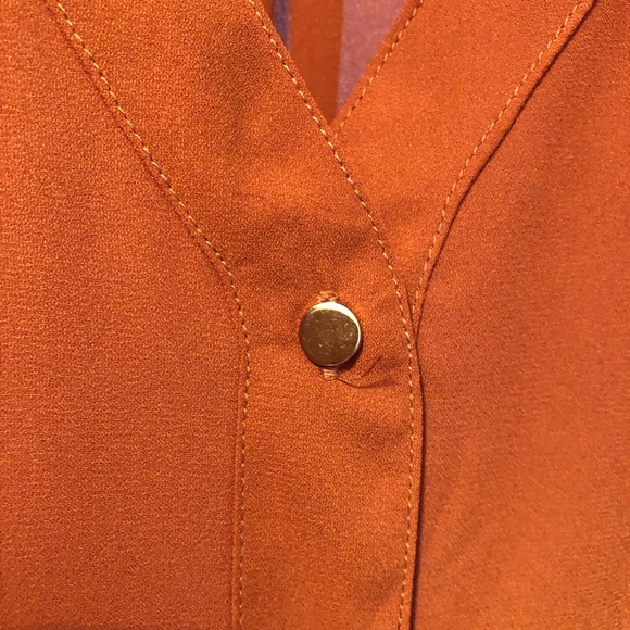 NWOT Maurices 0X Sleeveless Button Down Blouse - Picture 2 of 5